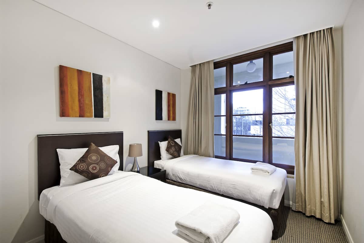 Appartamento Standard, 2 camere da letto, 2 bagni | 2 camere, minibar, una scrivania, postazione laptop