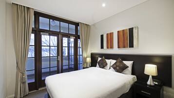 Minibar, desk, laptop workspace, blackout curtains