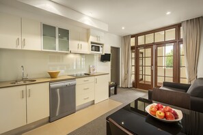 Studio Apartment Kitchenette | Private kitchenette