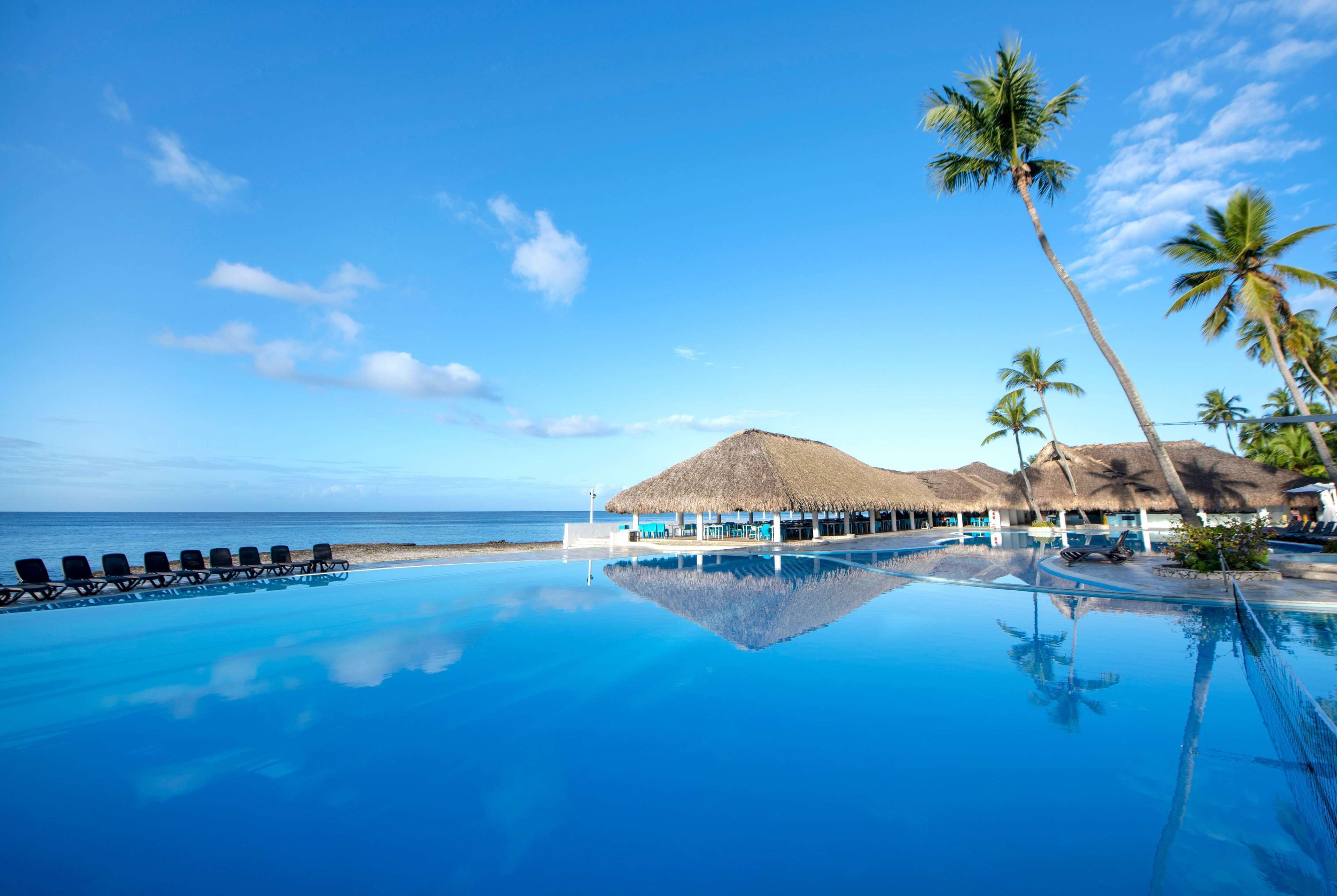 5 piscinas externas, guarda-sóis, espreguiçadeiras