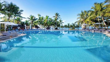 5 udendørs pools, parasoller, liggestole