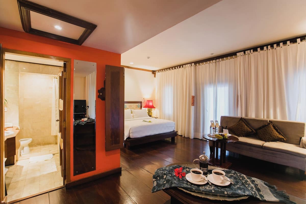 honey moonlight suite  | minibar, in-room safe, desk, laptop workspace