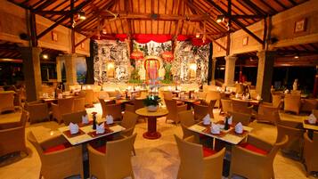 朝食 (ビュッフェ)、毎日提供 (有料)