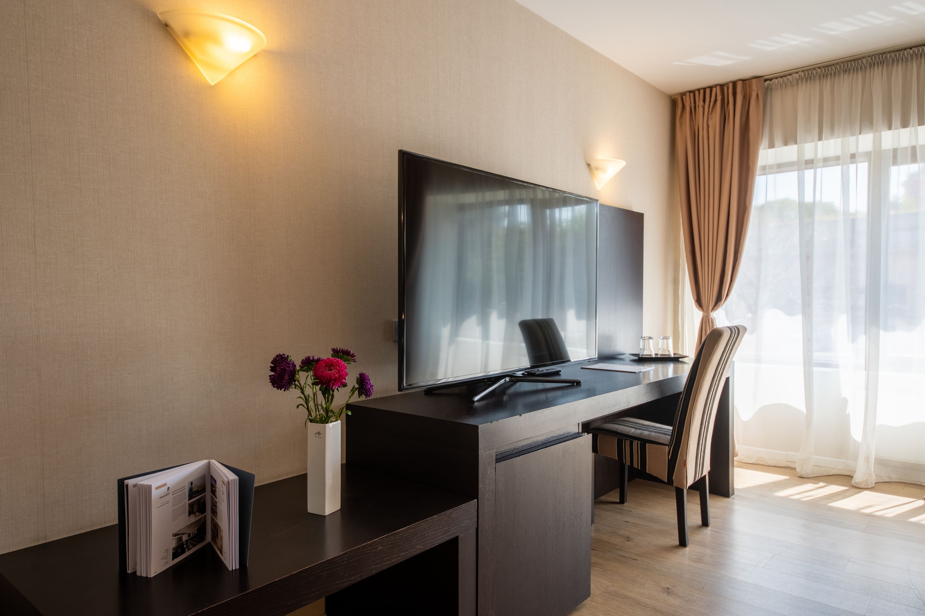 suite, jetted tub | 1 bedroom, premium bedding, minibar, in-room safe