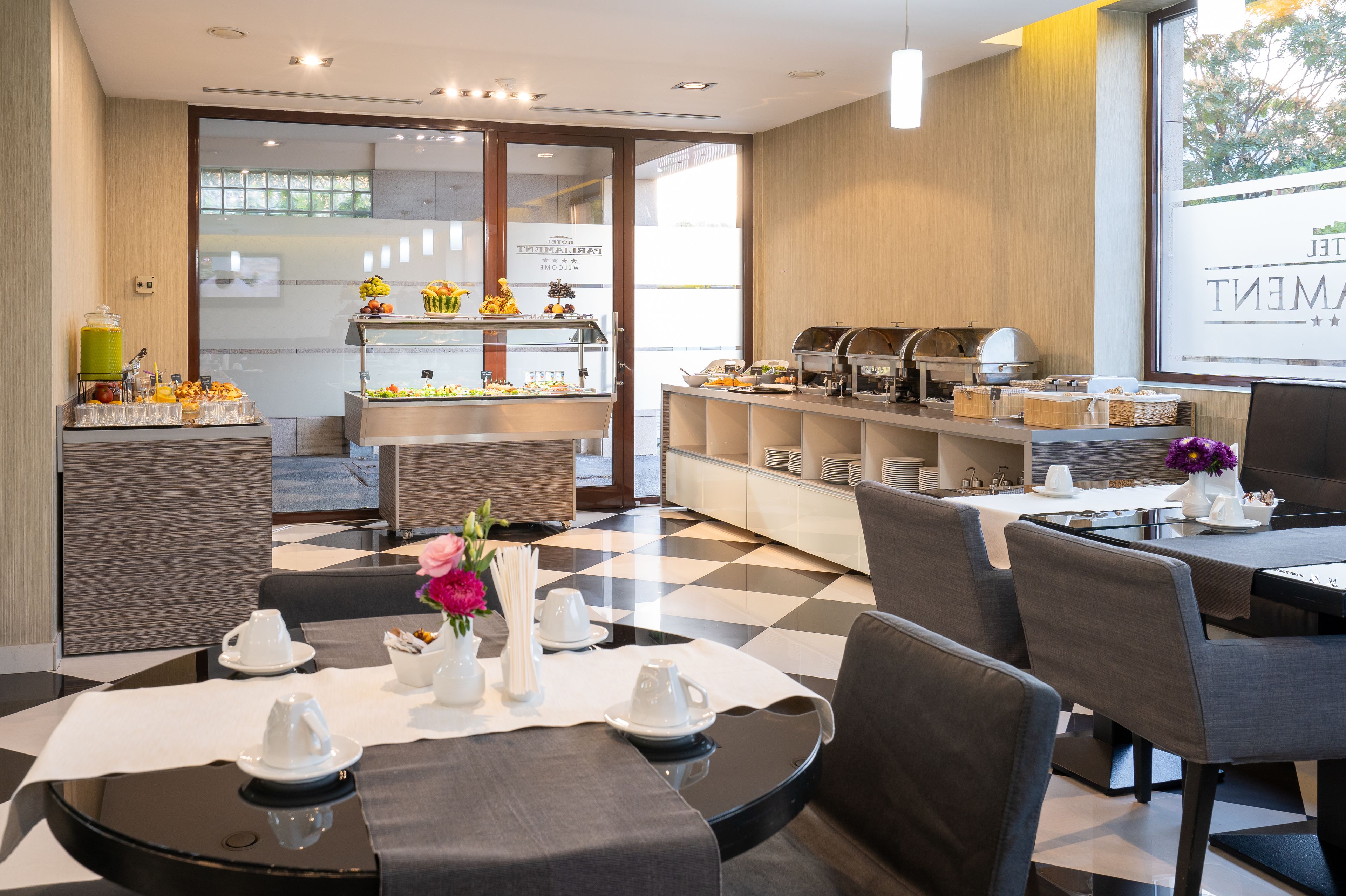 free daily full breakfast