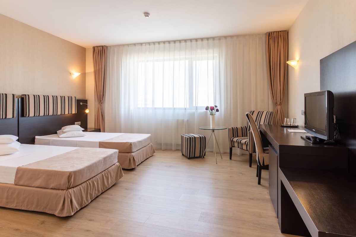 Deluxe Twin Room, 2 Twin Beds | Premium bedding, minibar, in-room safe, blackout drapes