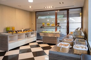 Desayuno completo incluido todos los días 