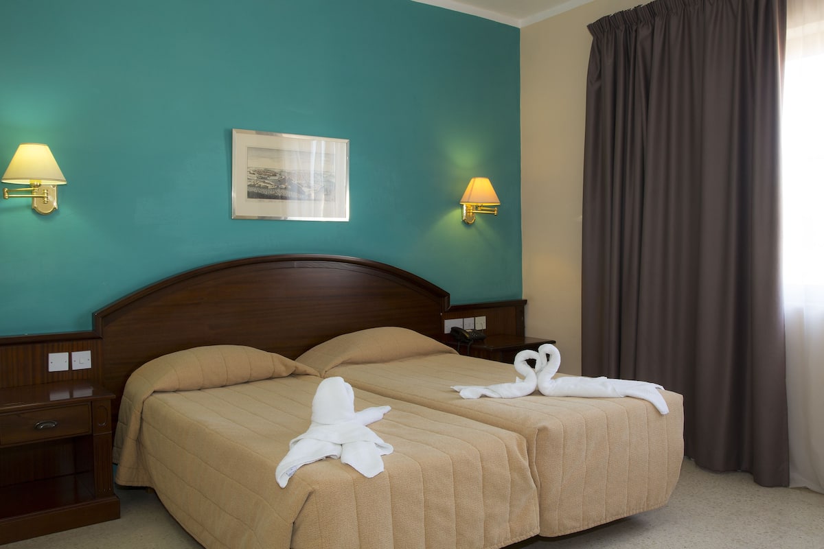 Rollaway beds, free WiFi