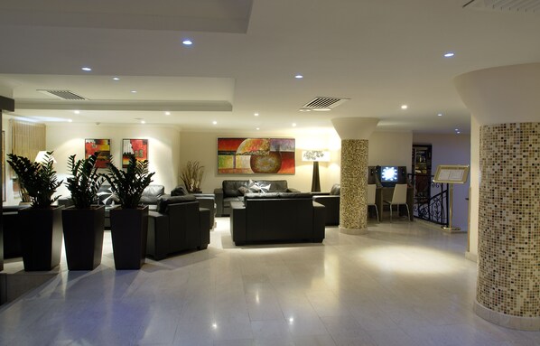 Interior - The Windsor Hotel (Sliema)