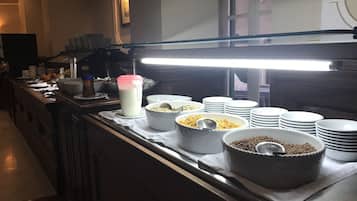Desayuno buffet (EUR 8 por persona)