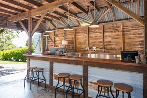 Bar (en la propiedad)