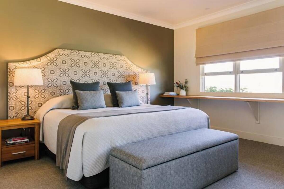 Premium bedding, minibar, in-room safe, iron/ironing board
