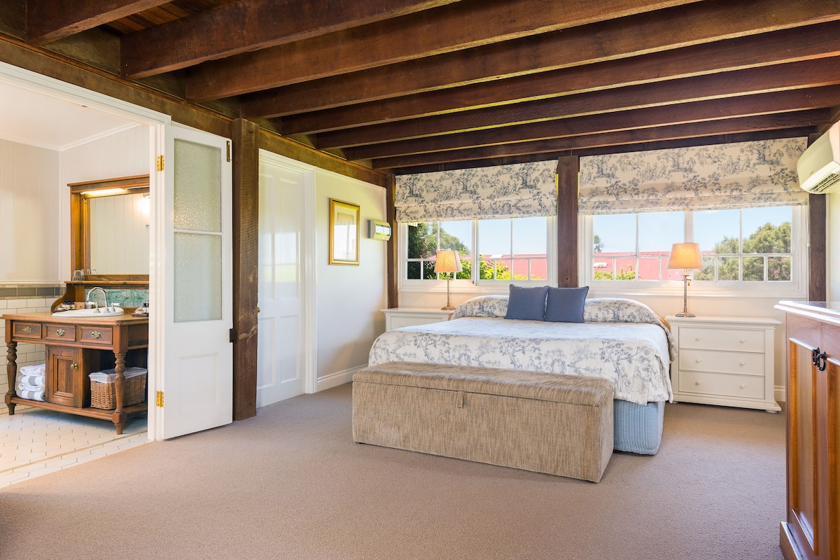 1 bedroom, premium bedding, minibar, in-room safe