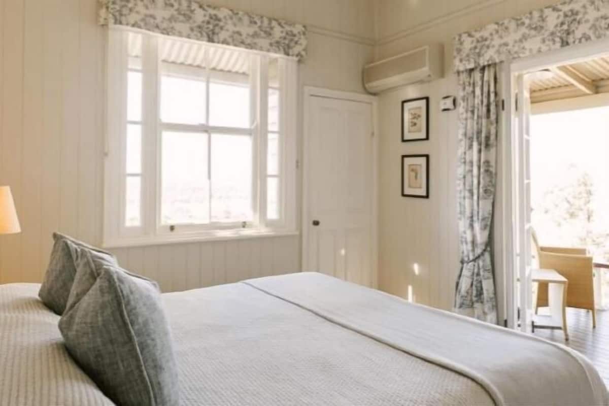 1 bedroom, premium bedding, minibar, in-room safe