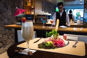2 bars/lounges - Radisson Hotel Colonia del Sacramento (Colonia del Sacramento)