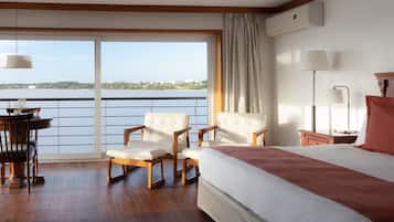 Suite, 1 trĂšs grand lit, non-fumeurs, baignoire Ă jets | Vue de la chambre