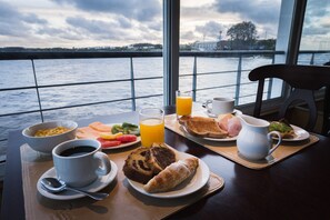 Daily buffet breakfast for a fee - Radisson Hotel Colonia del Sacramento (Colonia del Sacramento)