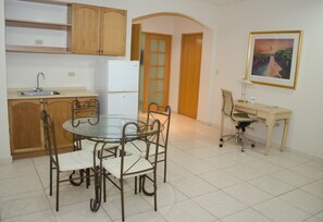 Junior Suite, 2 Bedrooms, Accessible, Kitchenette | Private kitchenette