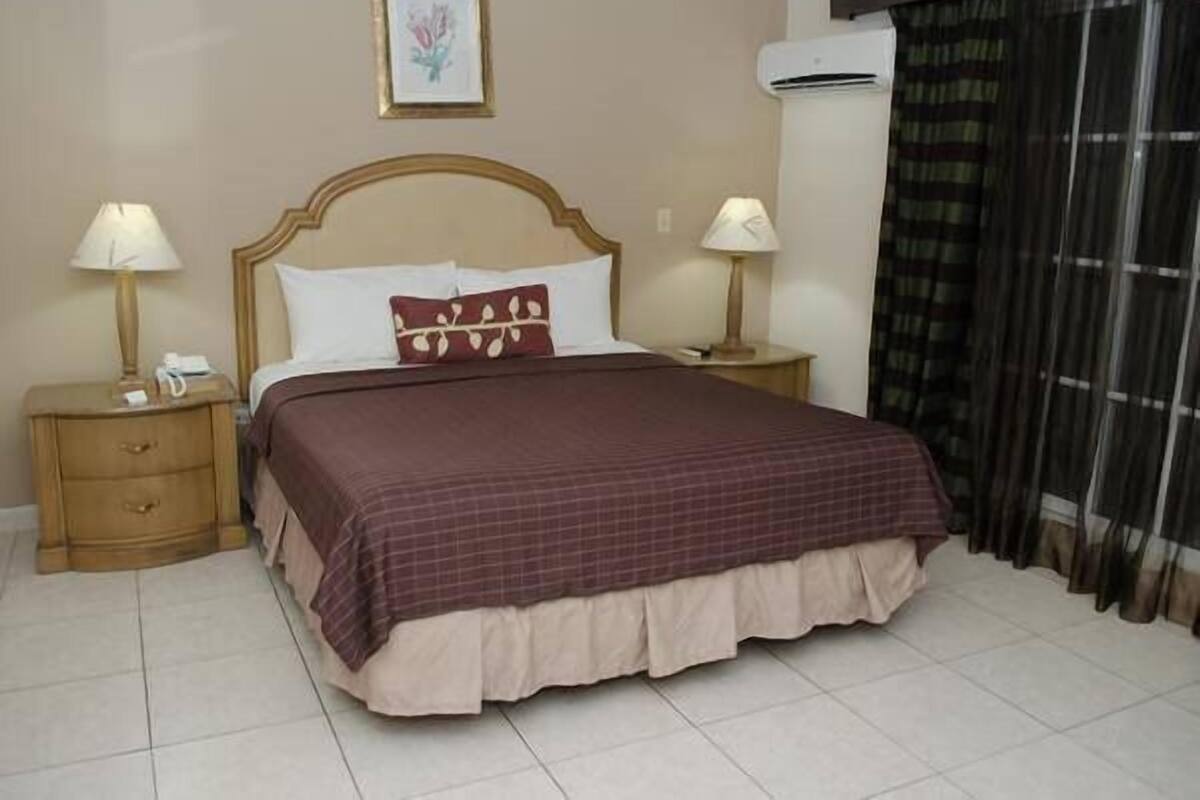 Desk, free rollaway beds