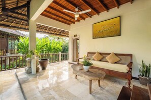 Dúplex, 2 habitaciones, vista al río | Área de sala de estar