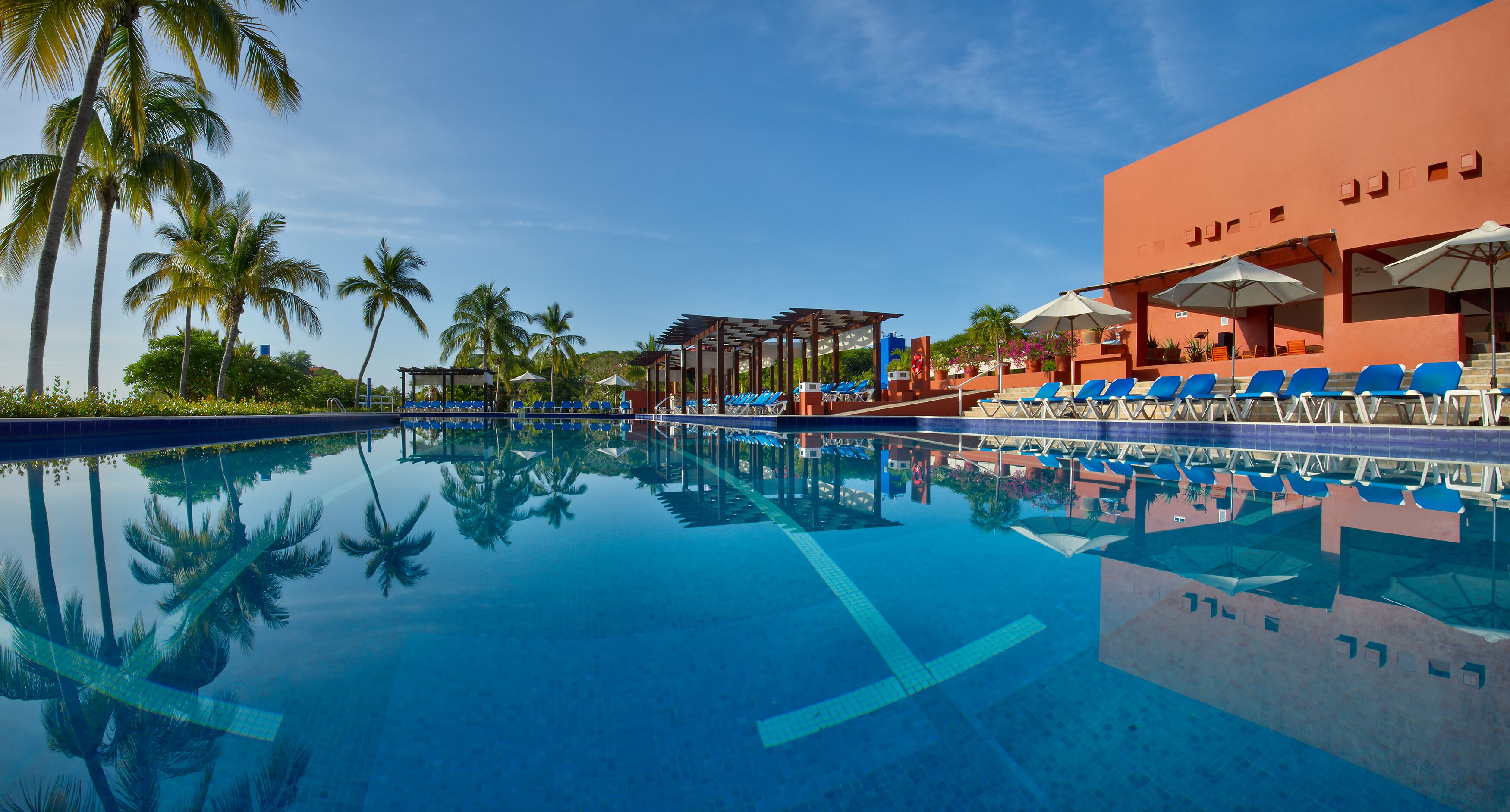 3 outdoor pools, pool umbrellas