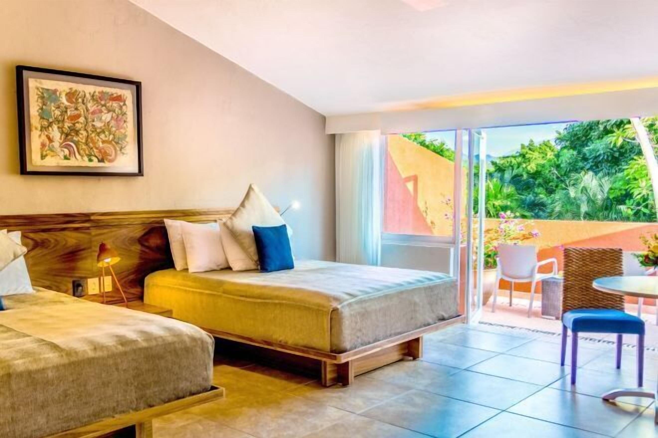 Caja de seguridad en la habitación y escritorio 