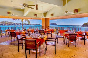 5 restaurants, breakfast, lunch, dinner served; Mexican cuisine 