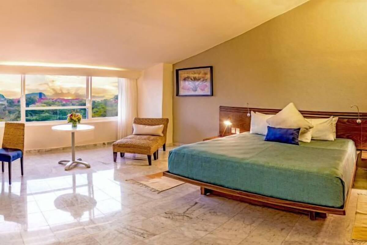 In-room safe, desk, laptop workspace, free WiFi