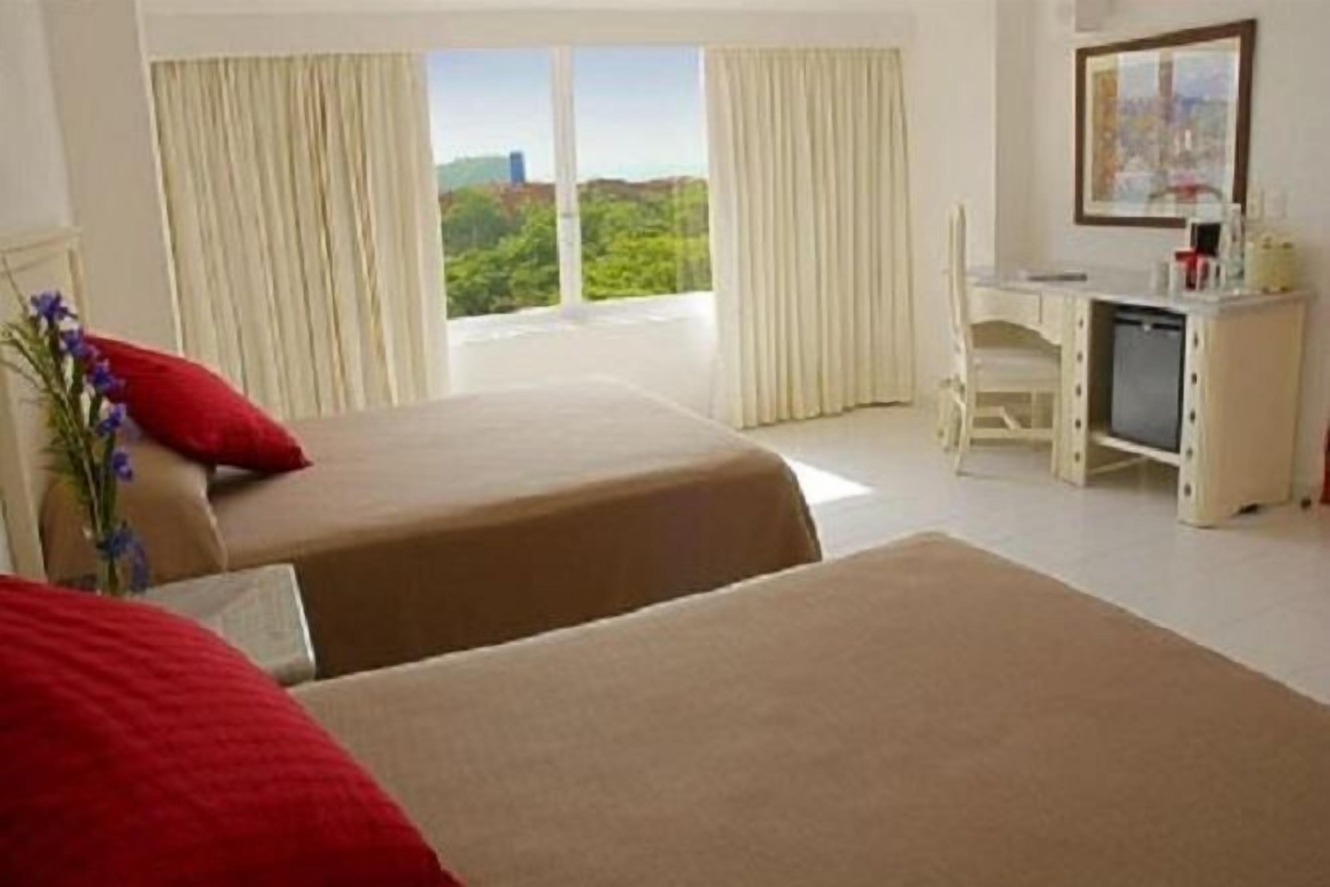 Caja de seguridad en la habitación y escritorio 