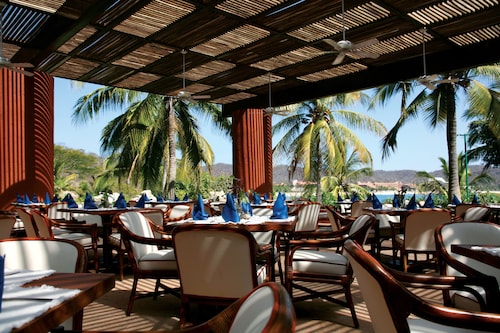 Las Brisas Huatulco – All Inclusive