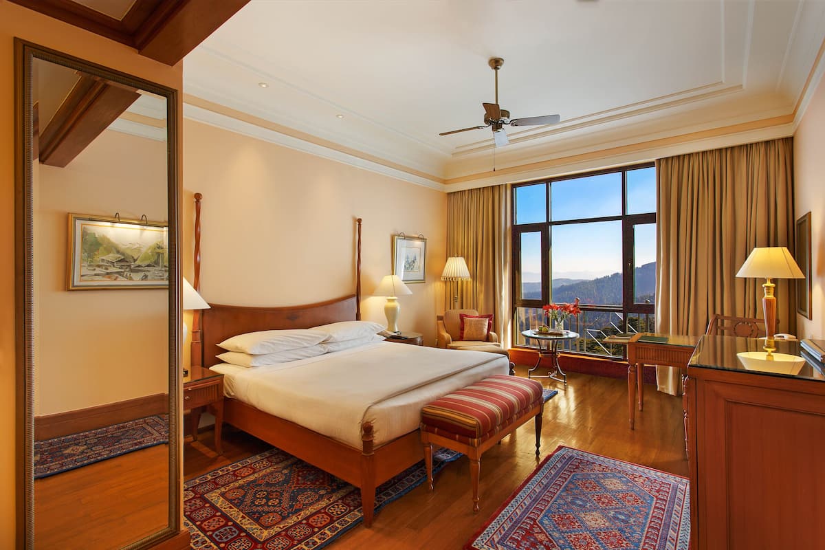 Premier Room, 1 King Bed, Mountain View