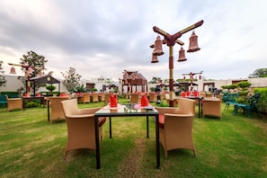 5 restaurants, breakfast, lunch, dinner served; Asian cuisine