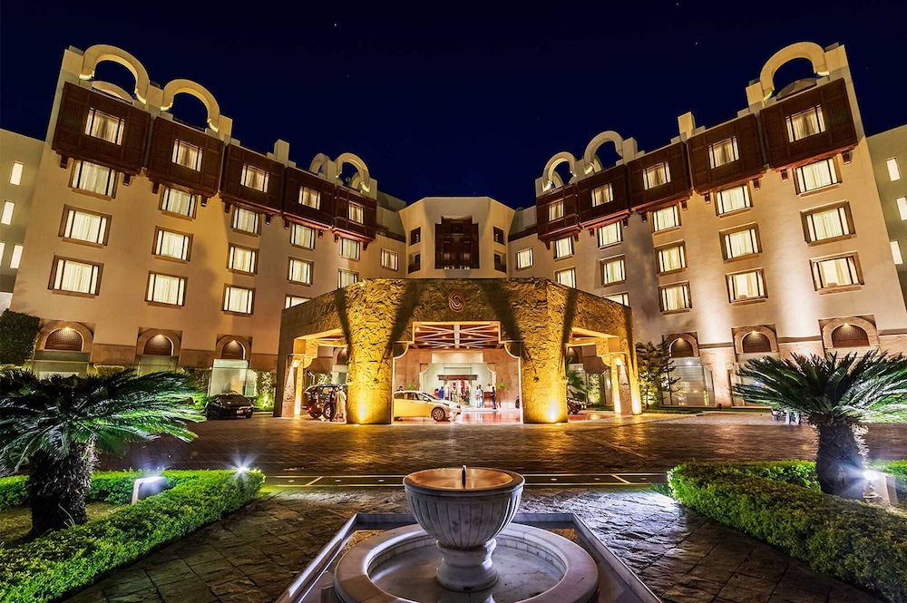 Serena Hotel image