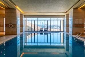 Piscine couverte, piscine extérieure (ouverte en saison)