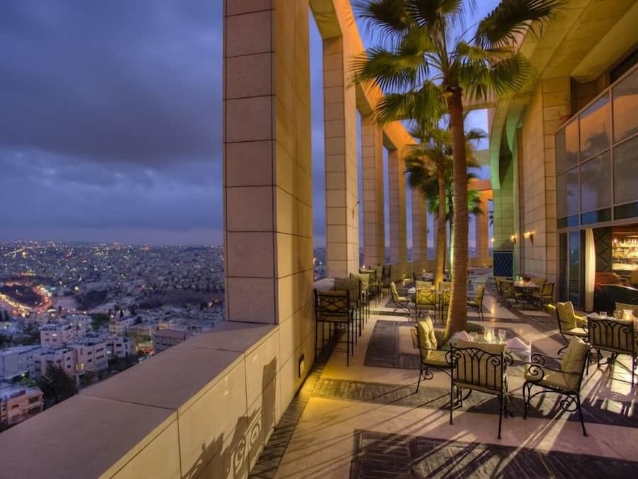 3 bares/lounges, bar ao lado da piscina