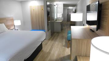 Suite, 1 Bedroom, Non Smoking (1 King Bed and 1 Queen Bed) | In-room safe, desk, blackout drapes, iron/ironing board