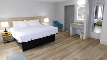 Room, 1 King Bed, Refrigerator & Microwave | In-room safe, desk, blackout drapes, iron/ironing board