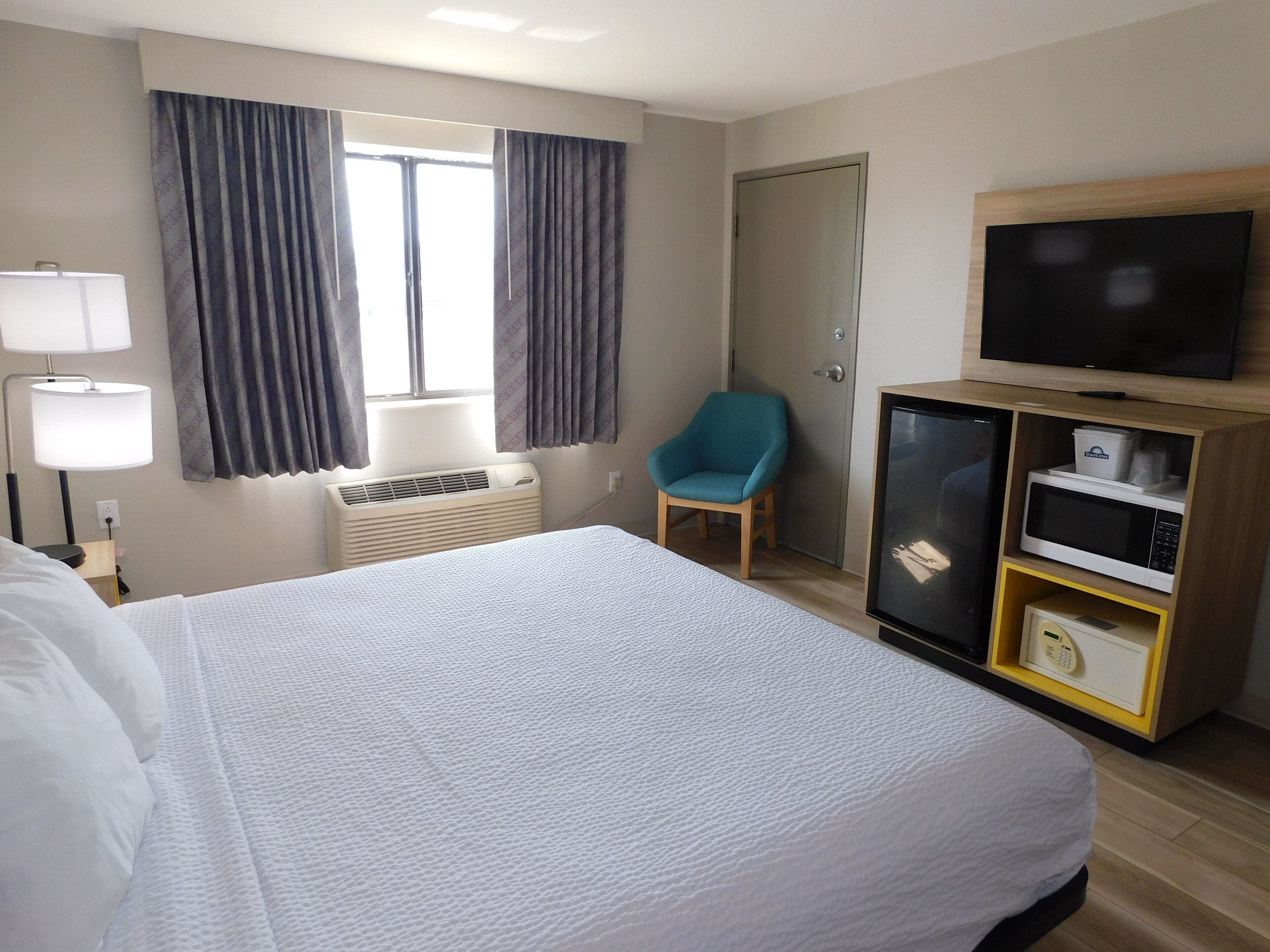 Room, 1 King Bed, Accessible | In-room safe, desk, blackout curtains, iron/ironing board