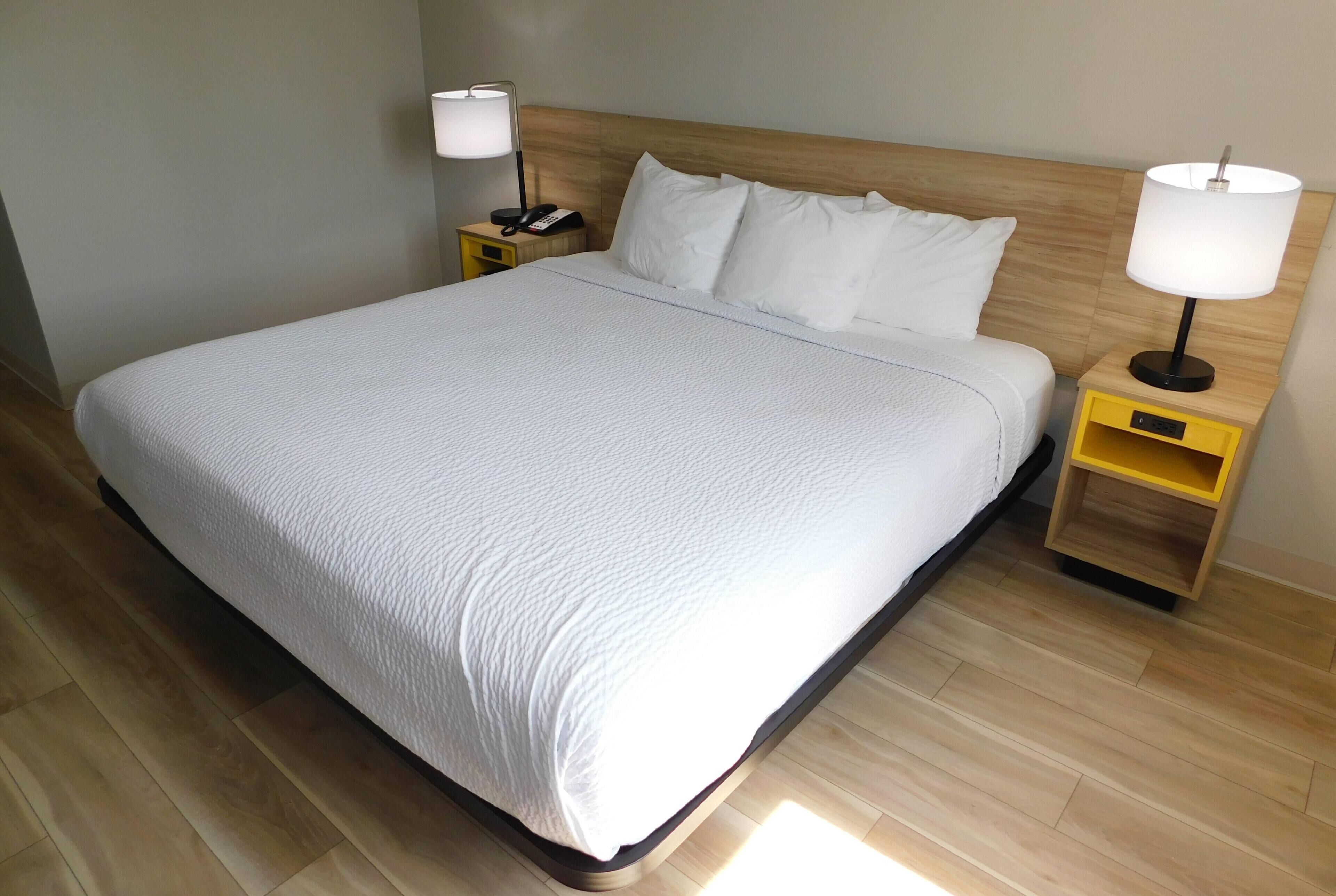 Standardzimmer, 1 Queen-Bett | Zimmersafe, Schreibtisch, Verdunkelungsvorhänge, Bügeleisen/Bügelbrett