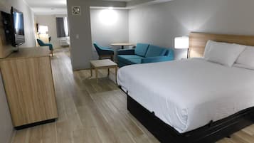 Suite, 1 Bedroom, Non Smoking (1 King Bed and 1 Queen Bed) | Living area | TV