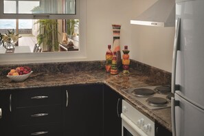 雪櫃、咖啡機/沖茶器、廚房用具/餐具/器皿、提供環保清潔產品