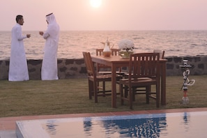 Royal Villa | Outdoor dining