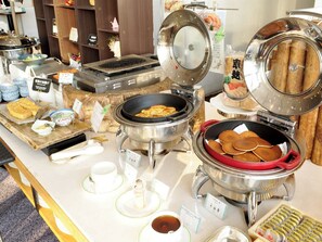 Daily buffet breakfast (JPY 2800 per person)