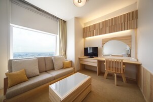 Desk, blackout drapes, iron/ironing board, free WiFi