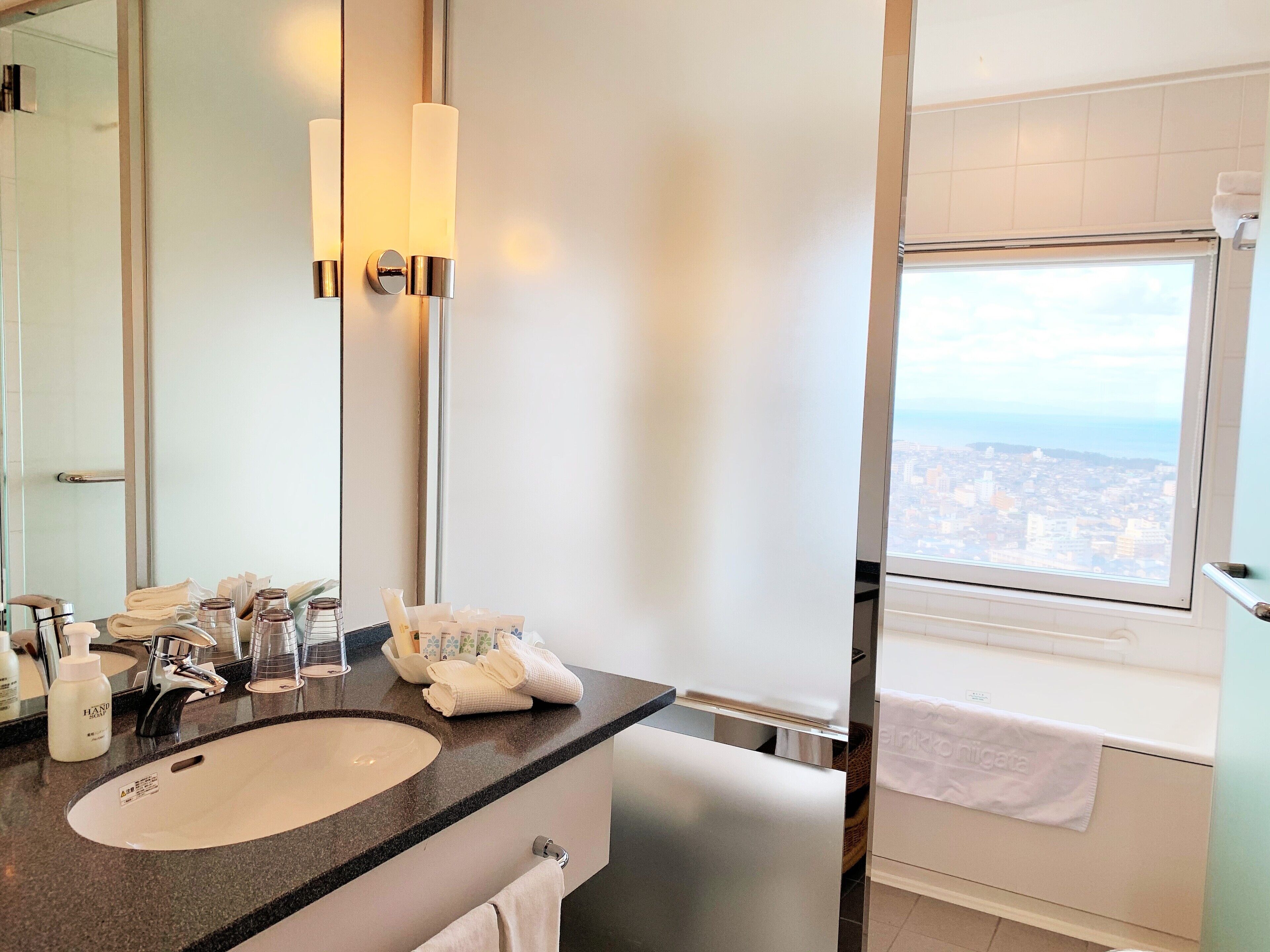 combined shower/bathtub, free toiletries, hair dryer, slippers