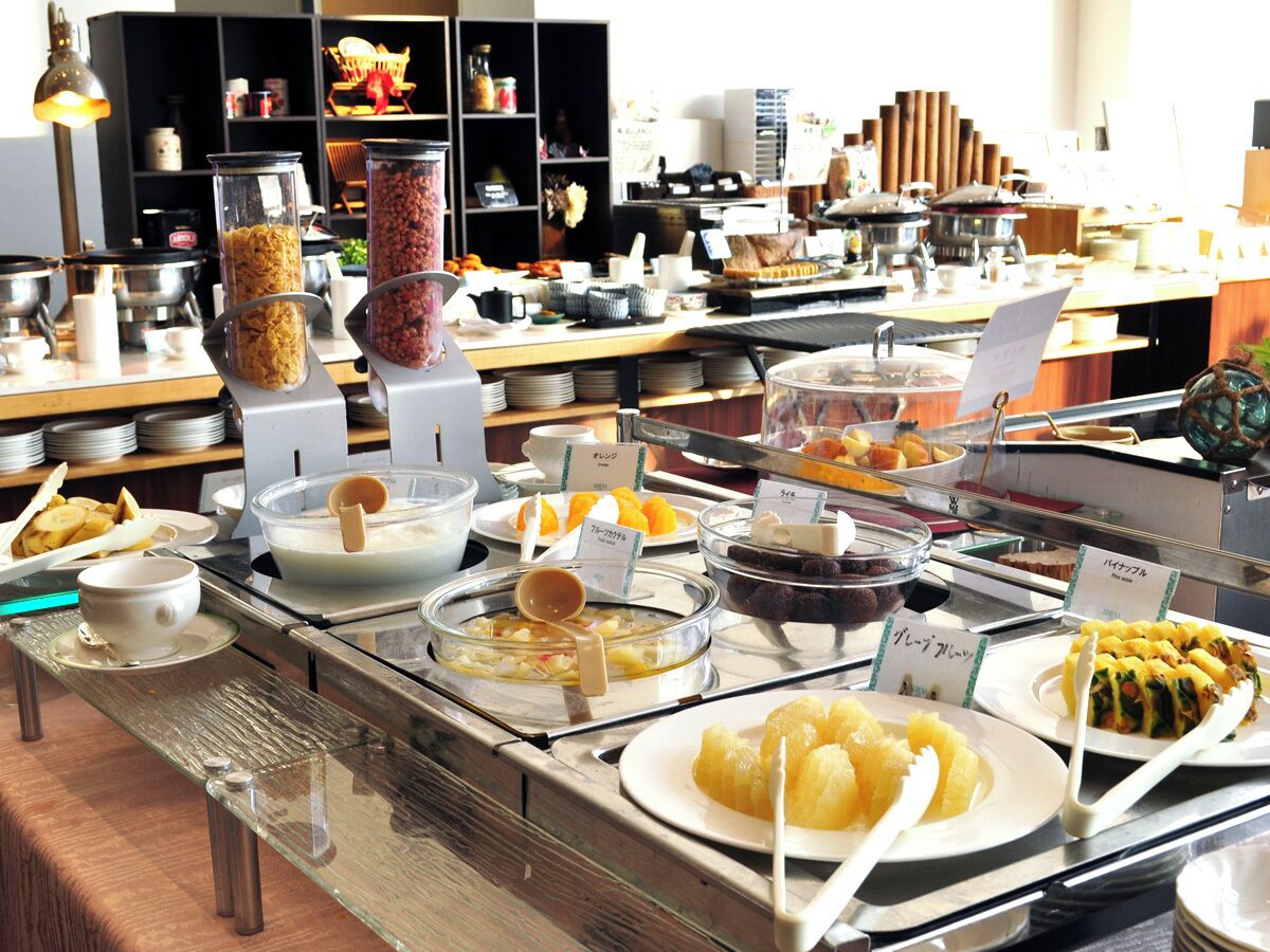 daily buffet breakfast (jpy 2800 per person)