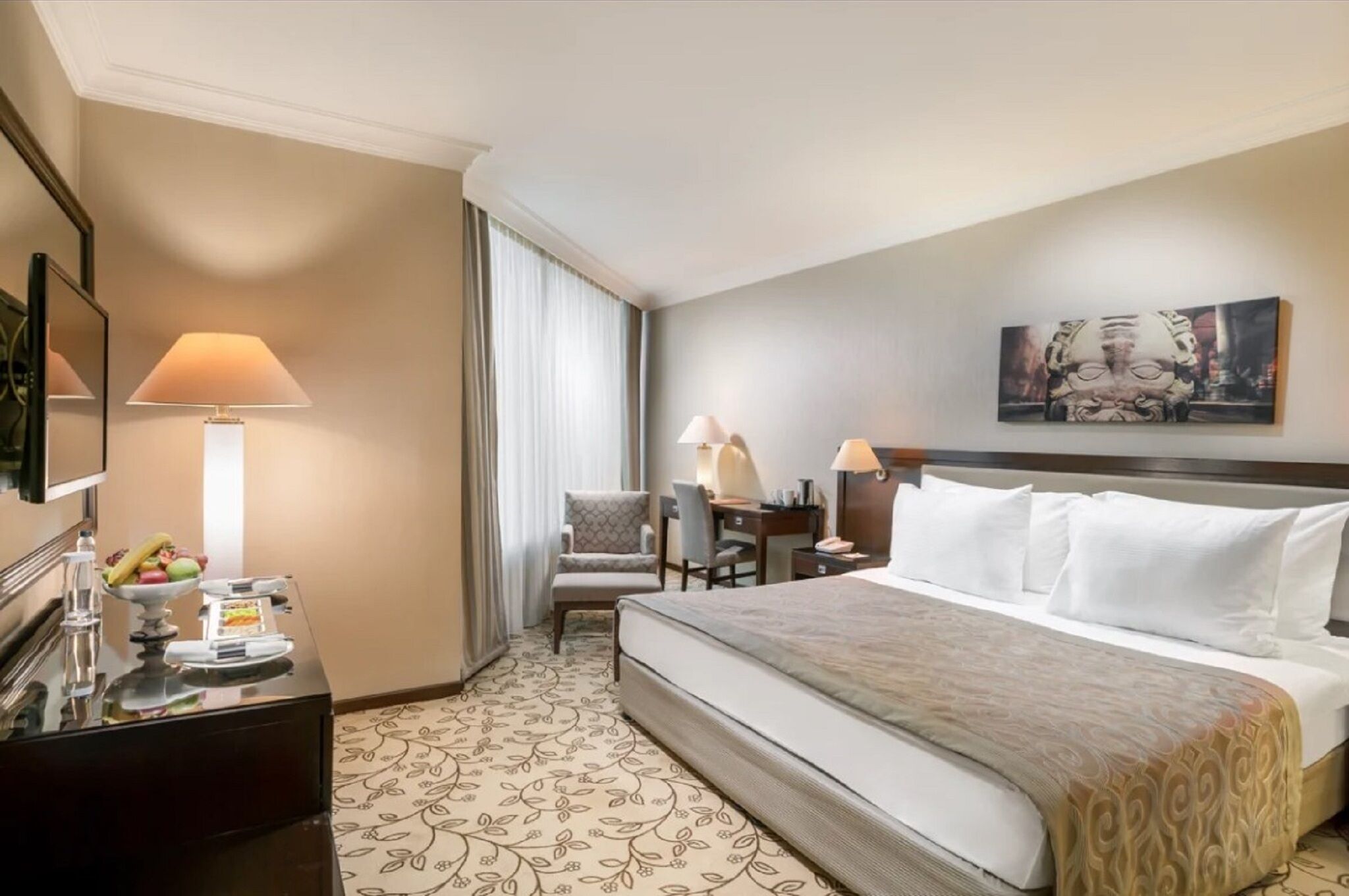 Hypo-allergenic bedding, minibar, in-room safe, desk