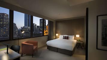 Hypo-allergenic bedding, minibar, in-room safe, desk