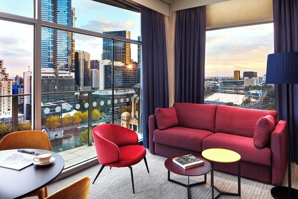 Suite, 1 King Bed, Balcony (Yarra View)