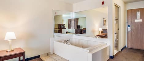 Suite, 1 cama King size, para no fumadores | Ropa de cama de alta calidad y camas con pillow-top